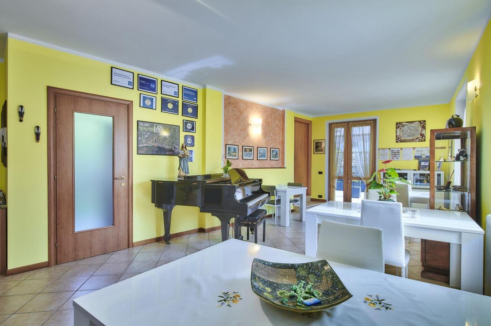 B&B-Foresteria Casa Della Musica Lake Como Mandello del Lario Exteriör bild