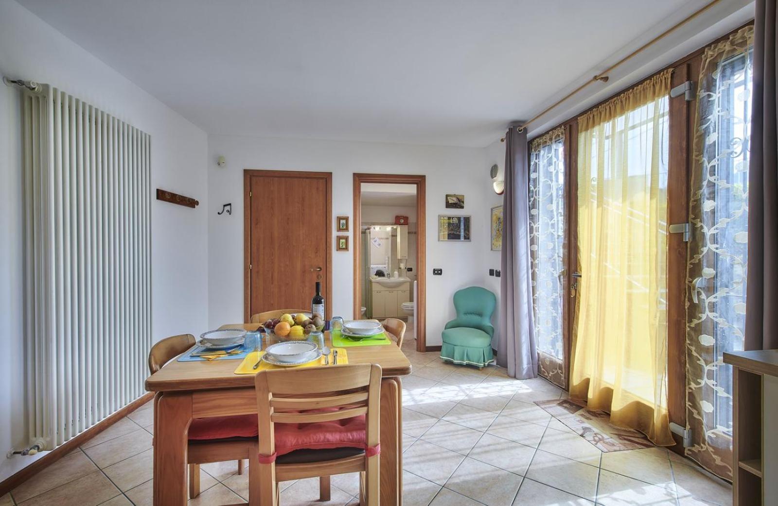 B&B-Foresteria Casa Della Musica Lake Como Mandello del Lario Rum bild