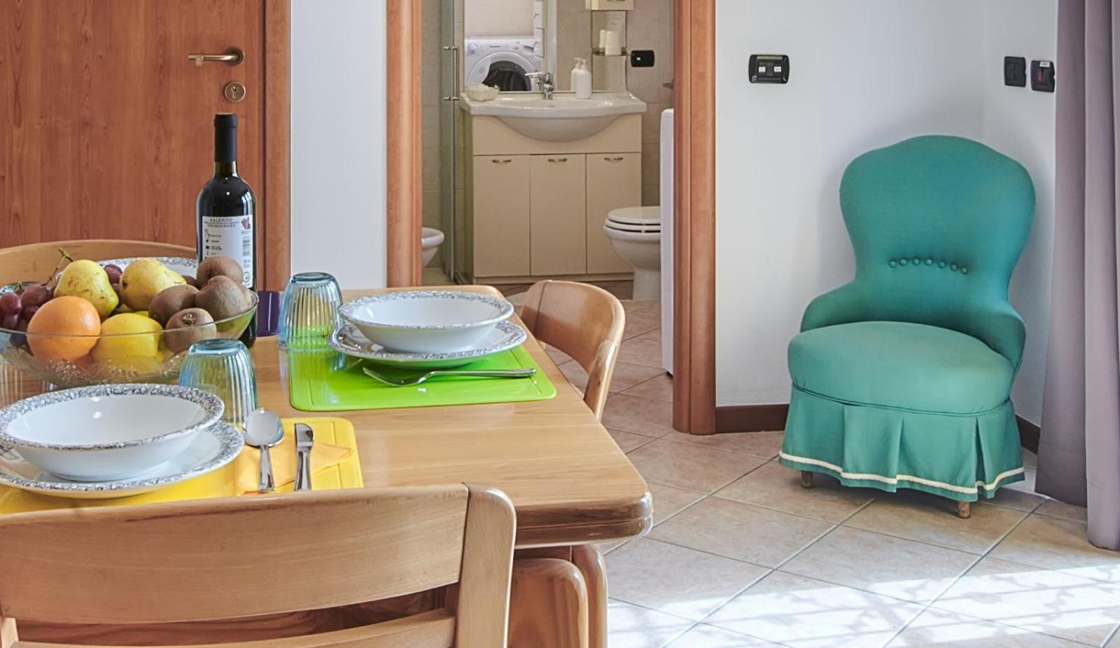 B&B-Foresteria Casa Della Musica Lake Como Mandello del Lario Rum bild