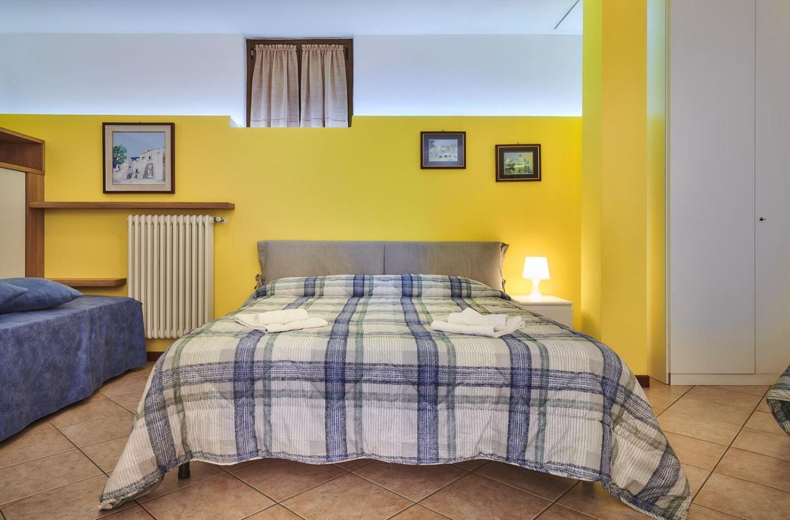 B&B-Foresteria Casa Della Musica Lake Como Mandello del Lario Rum bild