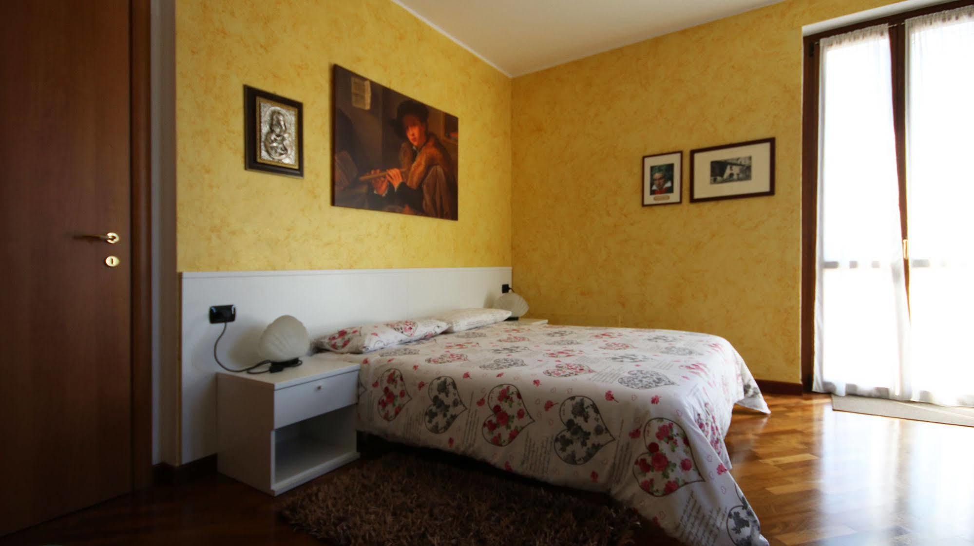 B&B-Foresteria Casa Della Musica Lake Como Mandello del Lario Exteriör bild