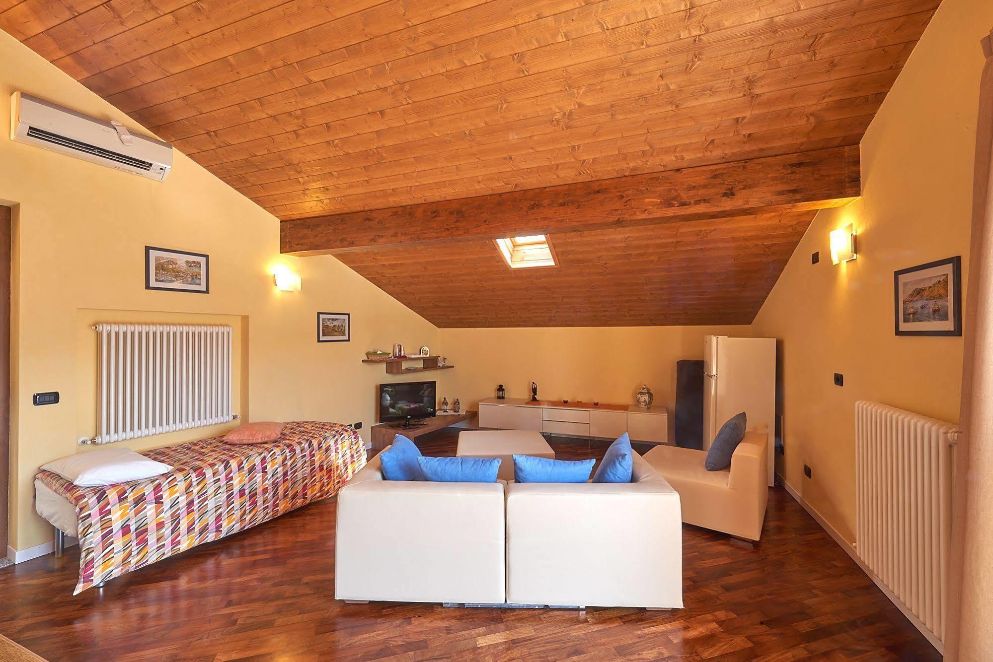 B&B-Foresteria Casa Della Musica Lake Como Mandello del Lario Exteriör bild