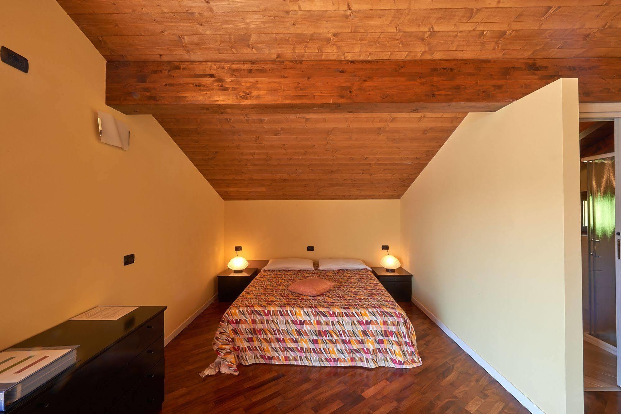 B&B-Foresteria Casa Della Musica Lake Como Mandello del Lario Exteriör bild