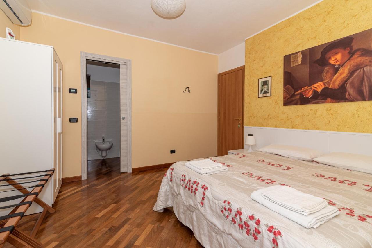 B&B-Foresteria Casa Della Musica Lake Como Mandello del Lario Exteriör bild